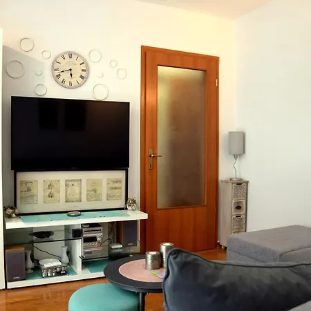 Marimar, Beachfront 1st Row Apartament Split