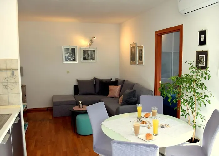 Apartment Marimar, Beachfront 1st Row *