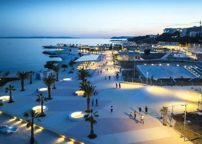 Marimar, Beachfront 1st Row Split