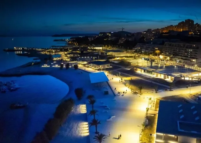 Marimar, Beachfront 1st Row