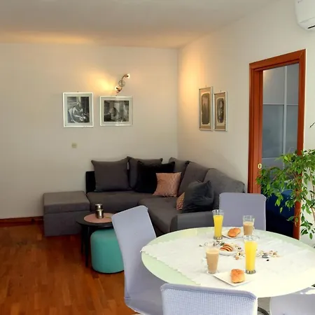 Apartment Marimar, Beachfront 1st Row *